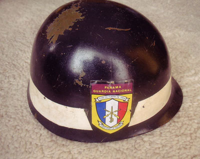 M1 portant l’emblème de la Guardia Nacional: En bas “Todo por la Patria” (collection particulière, photo YP)